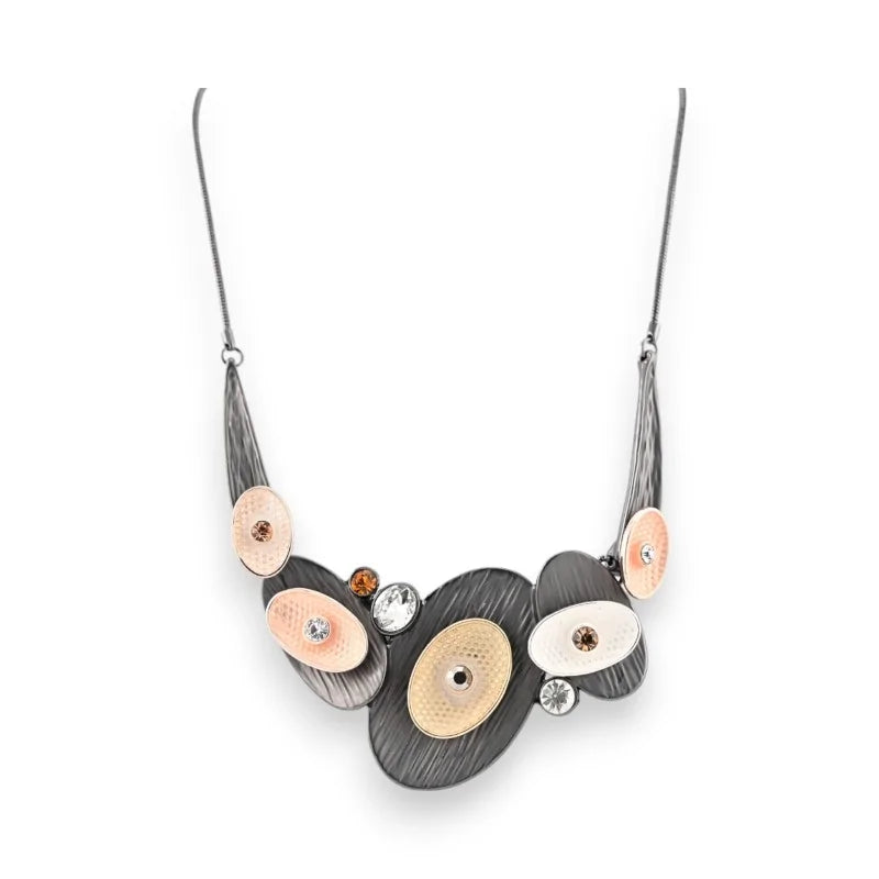 Collier contemporain en nuances de beige et gris avec formes ovales et rondes