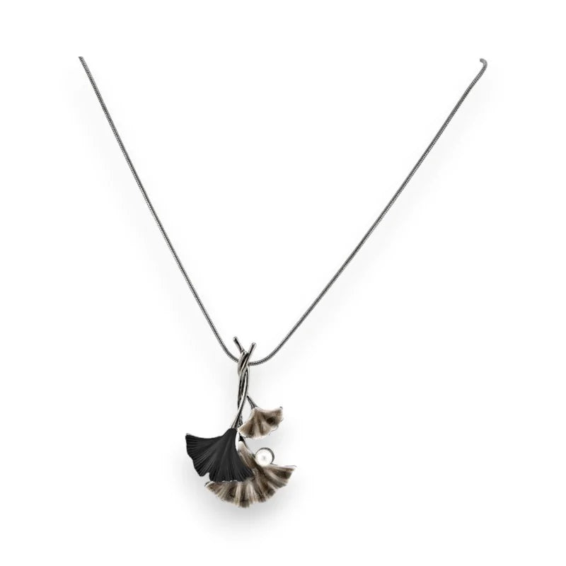 Collier pendentif feuille de Ginkgo grise et noire sur chaîne fine, bijou fantaisie Ikita