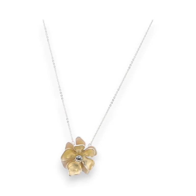 Collier argenté avec pendentif fleur écrue, chaîne fine, bijou délicat féminin
