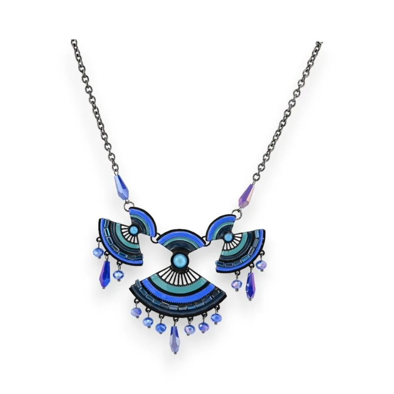 Collier bohème chic Ikita bleu et argenté avec motif éventail et perles pendantes