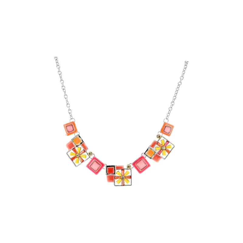 Collier fantaisie argenté avec pendentifs carrés roses et dorés à motifs floraux