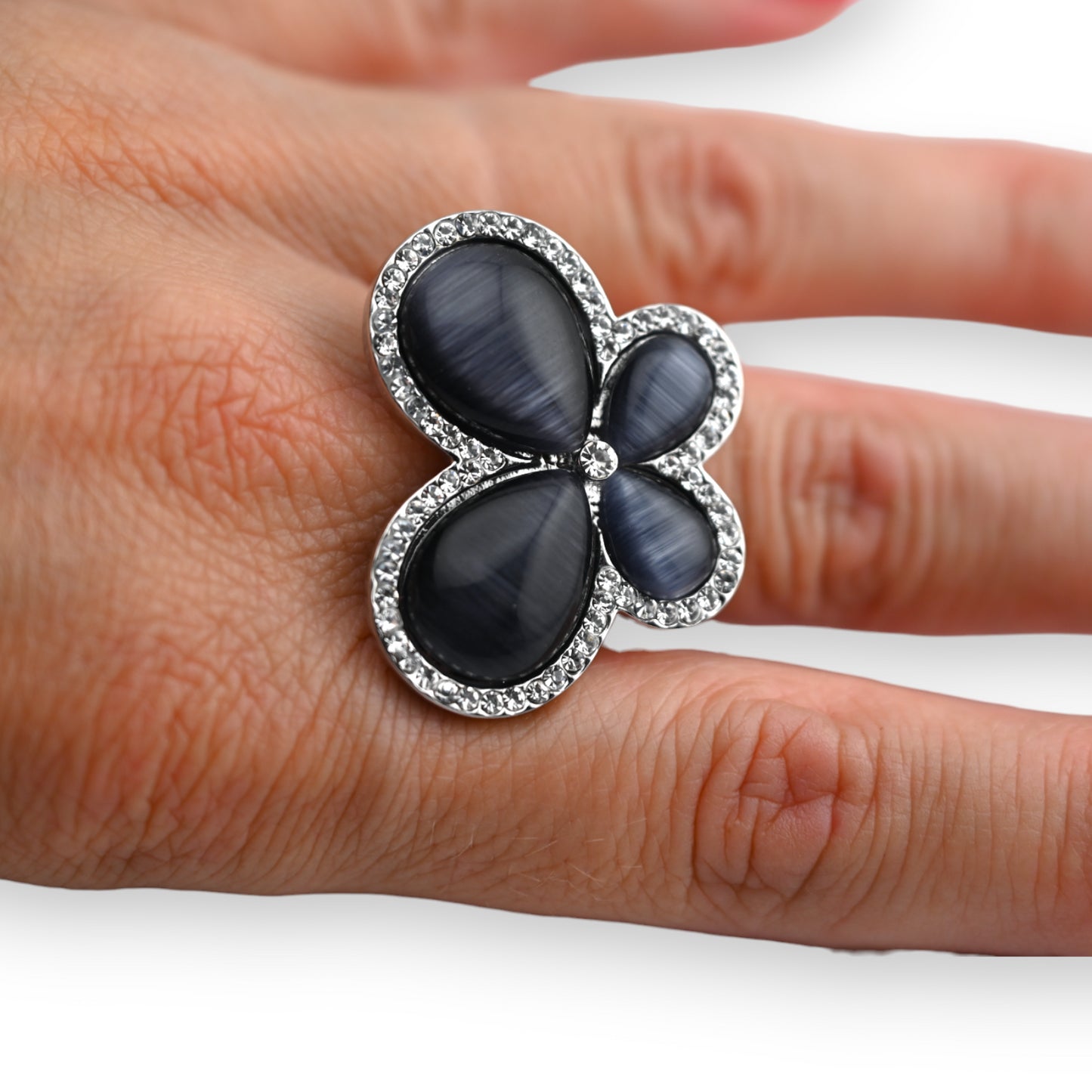 Bague fantaisie argentée papillon noir strass