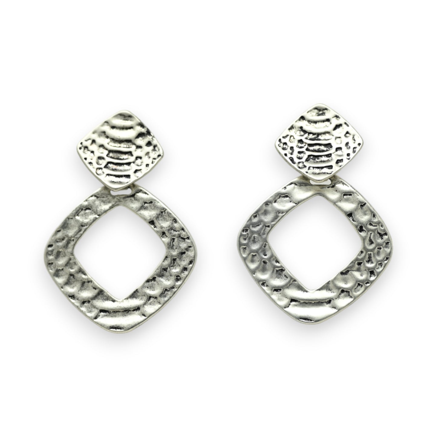 Boucles d'oreilles fantaisies argentées brossées et martelées