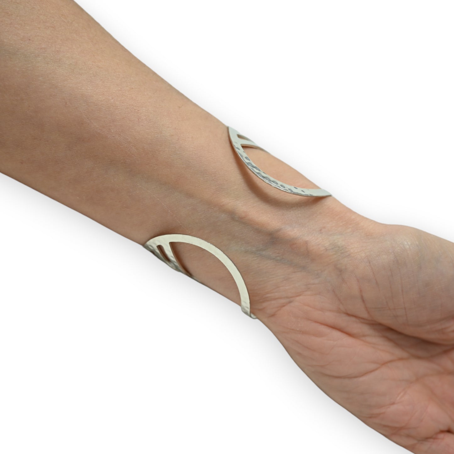 Bracelet manchette fantaisie argenté motif losanges