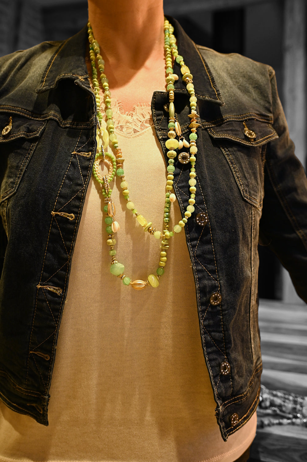 Collier sautoir 2 rangs nuances vert perles et pierres