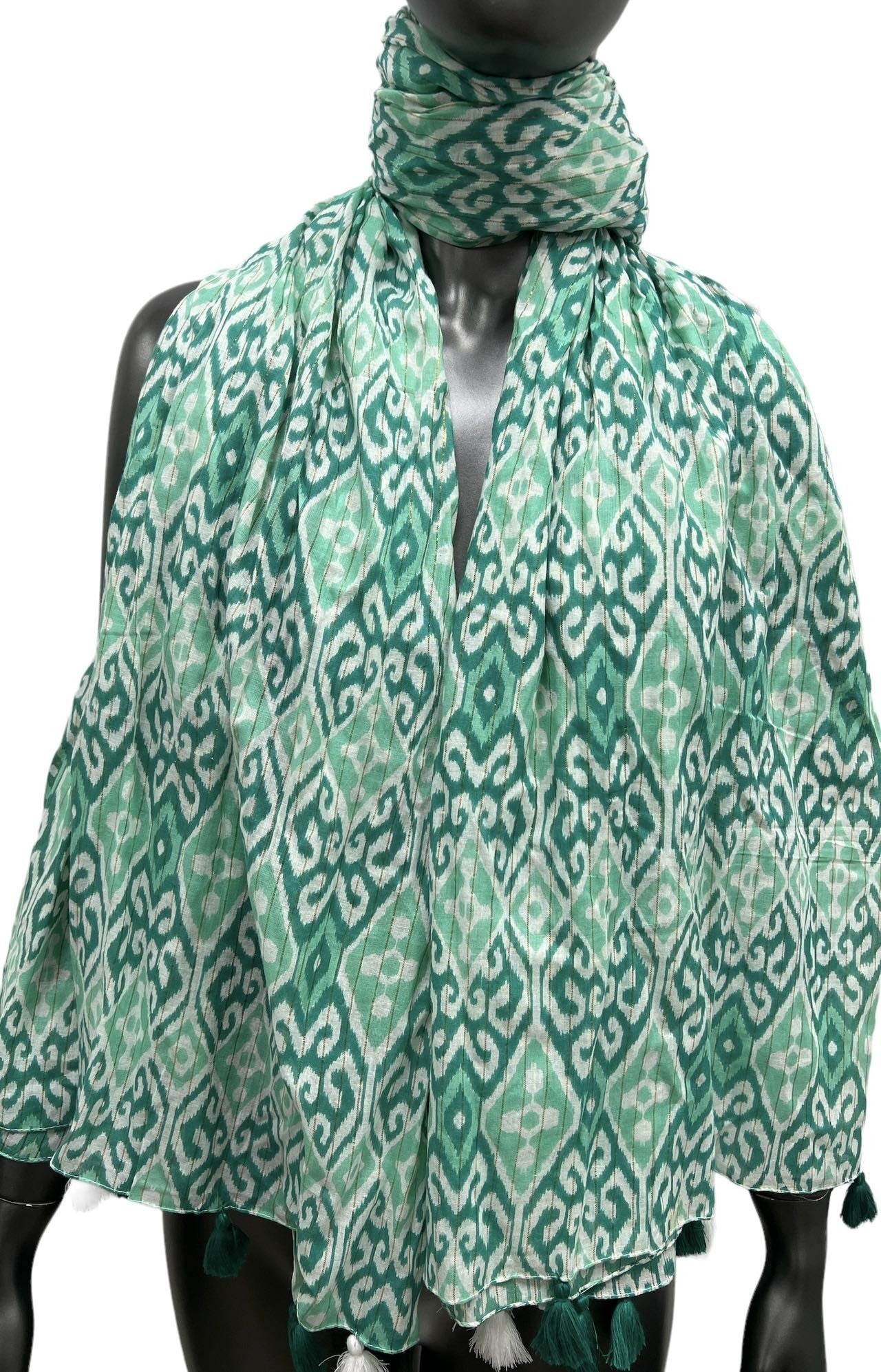 Foulard arabesque dans les tons dégradés de vert
