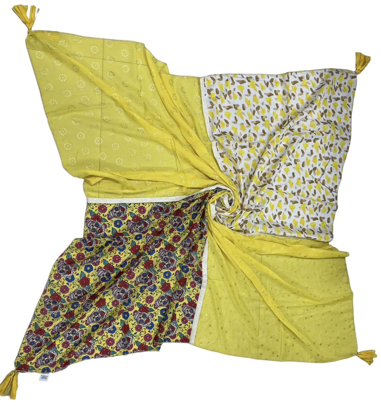 Foulard carré patchwork imprimé fleurs et tête de morts jaune vif