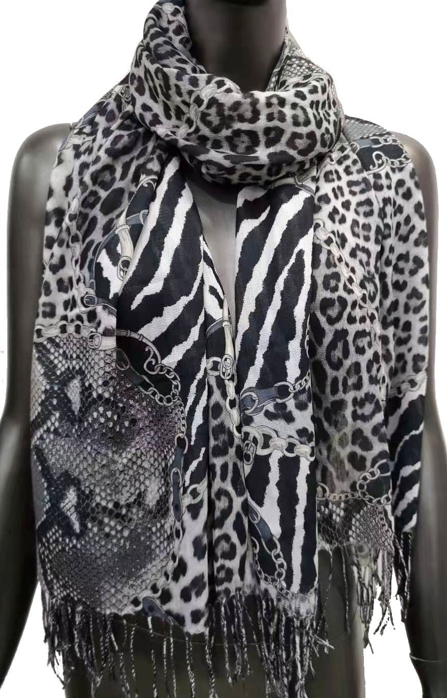 Foulard imprimé peaux animales et chaînes noir et blanc