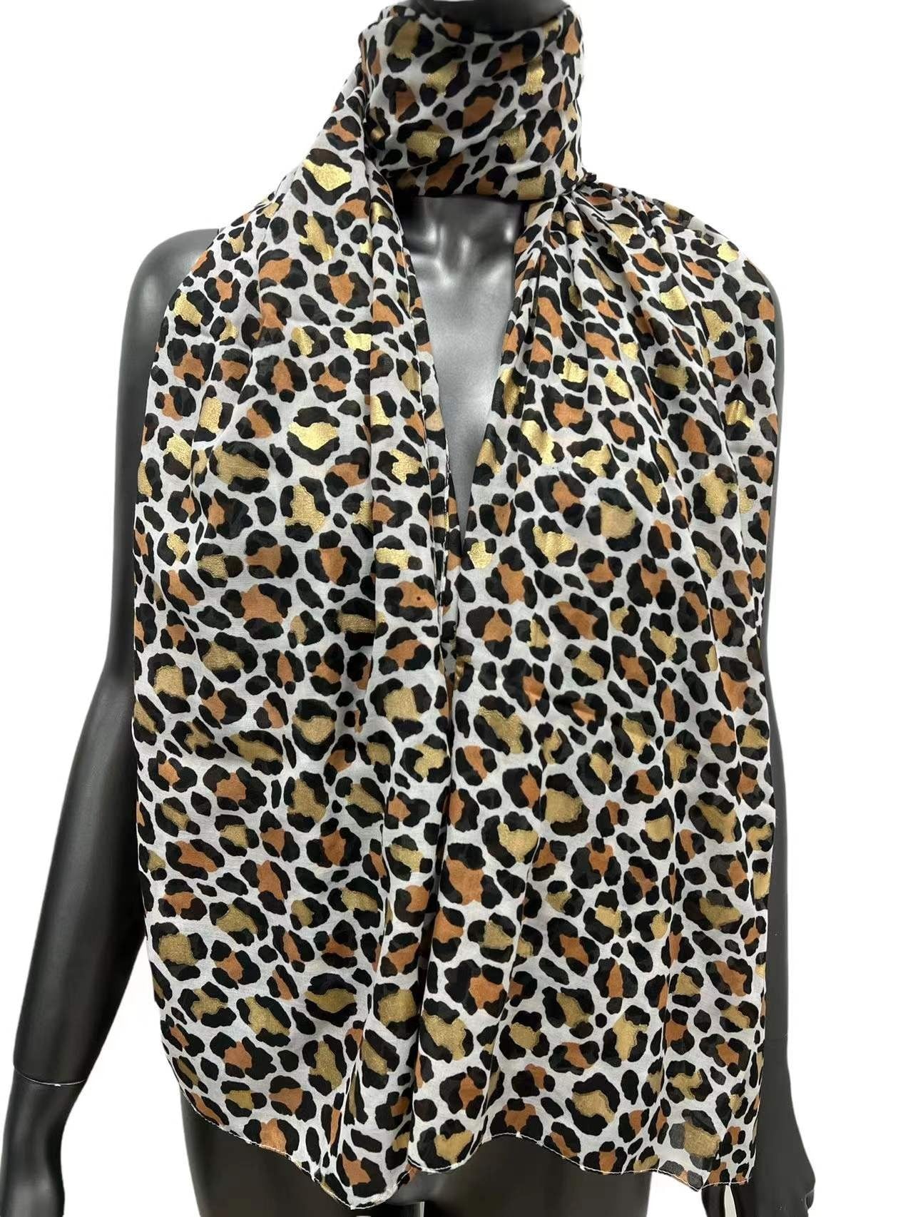 Foulard léopard à détails dorés