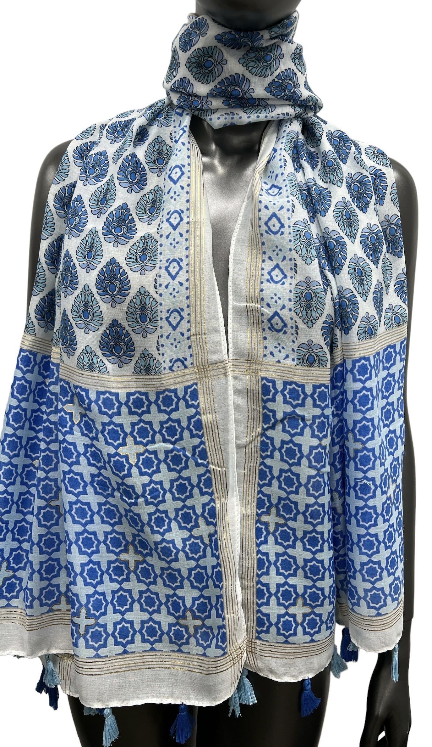 Foulard motif ethnique nuance bleu