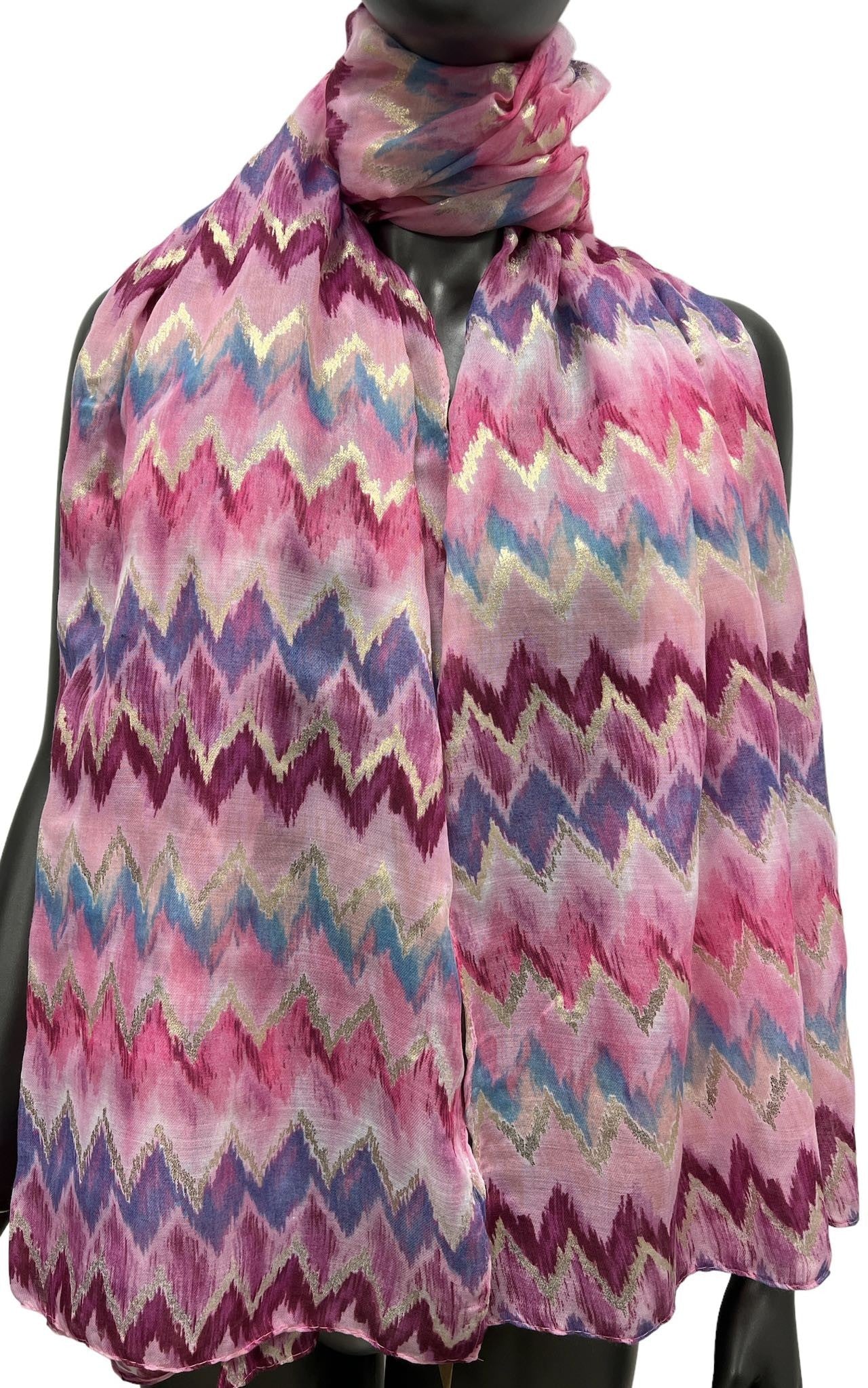 Foulard motif géométrique nuance rose orné de doré