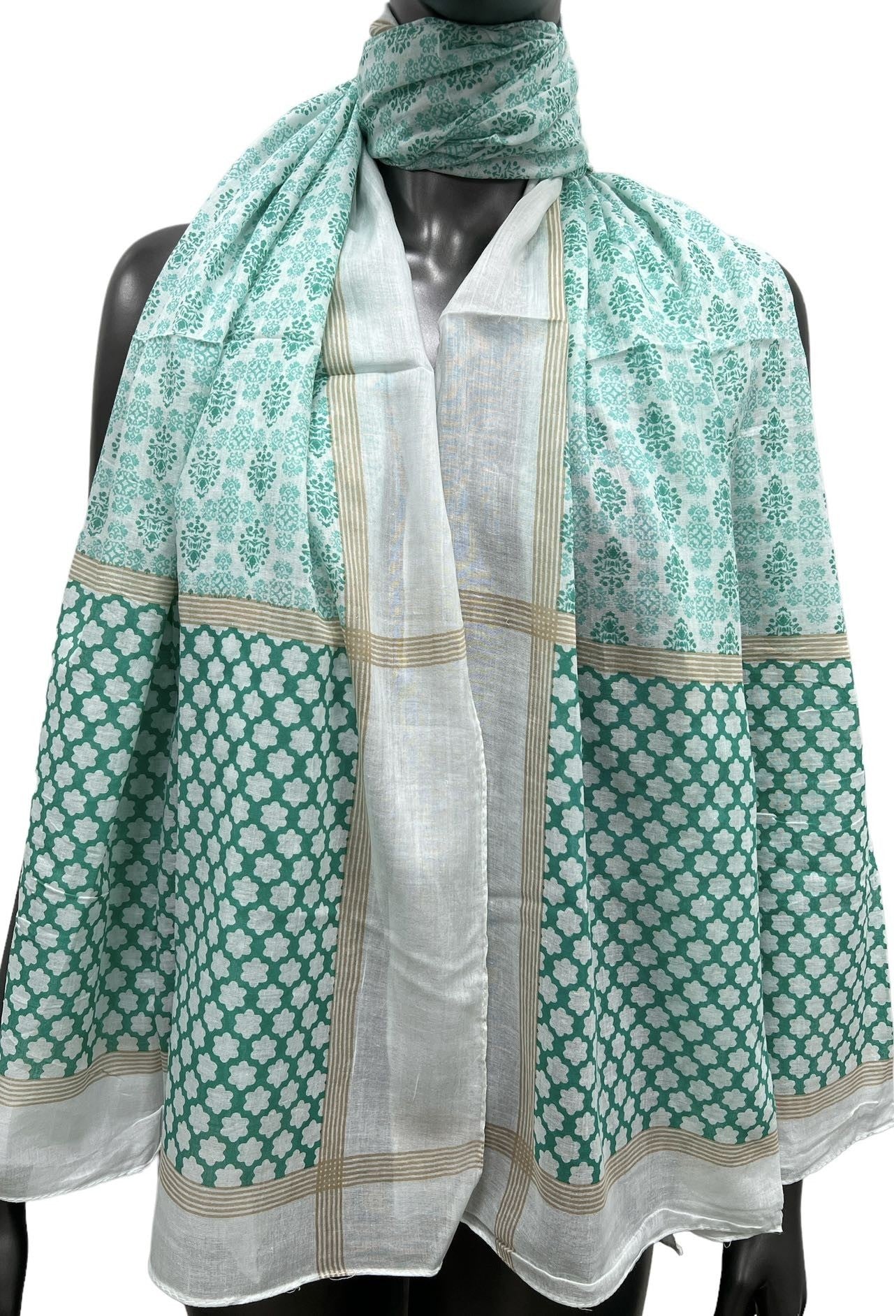 Foulard motif fleurs nuance vert d'eau