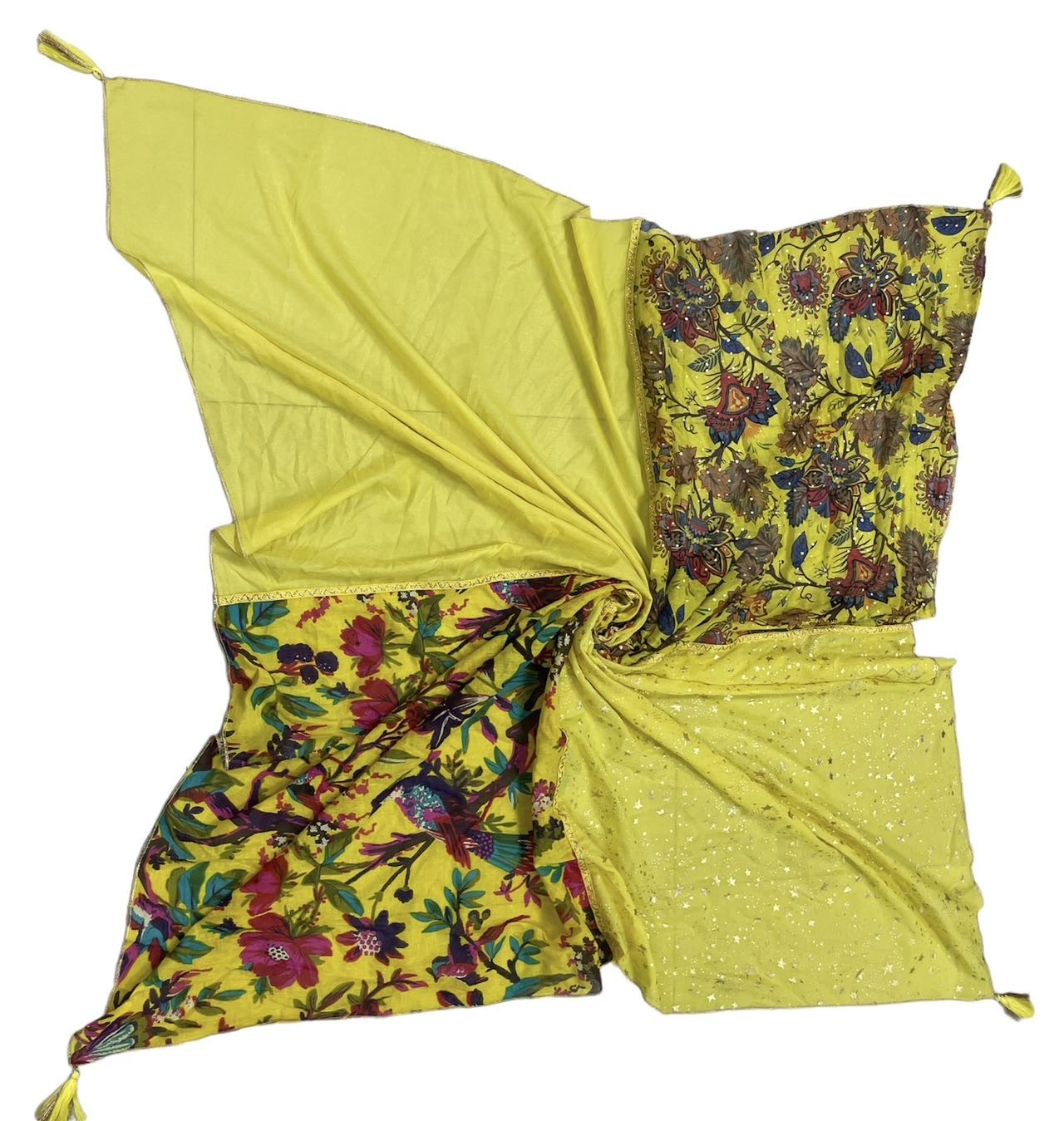 Foulard patchwork fleurs et étoiles jaune vif
