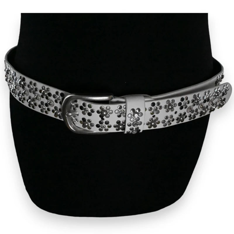 Ceinture blanche pour femme ornée de clous argentés en forme de fleurs sur fond noir