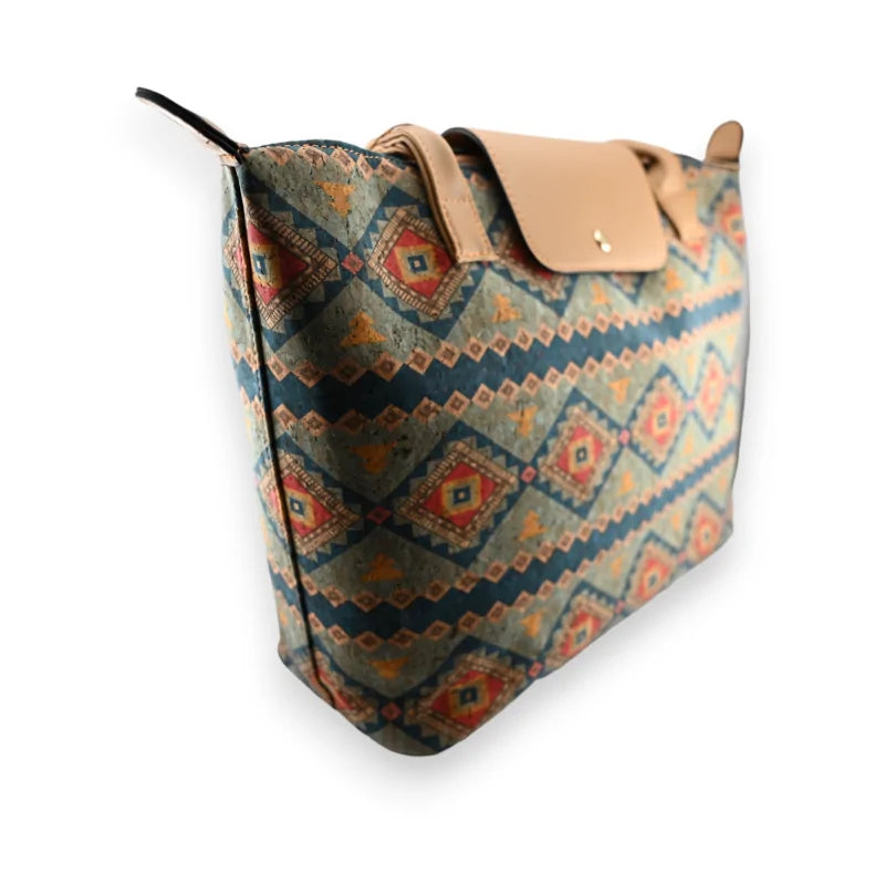 Sac en liège avec motif géométrique coloré et rabat, design ethnique bohème