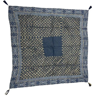 Foulard carré bleu motif géométrique avec bordure ornée et carré central, style et...