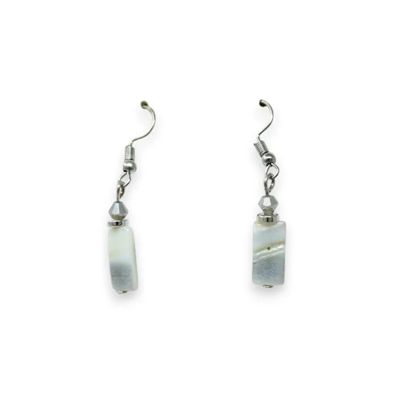 Boucles d'oreilles pendantes en argent avec perles grises cylindriques