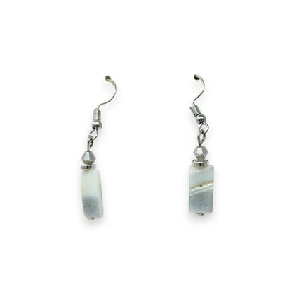 Boucles d'oreilles pendantes en argent avec perles grises cylindriques