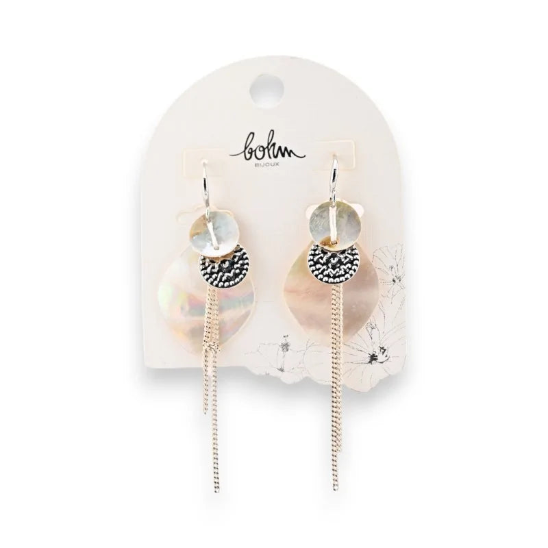 Boucles d'oreilles bohèmes nacre et argenté de chez Bohm