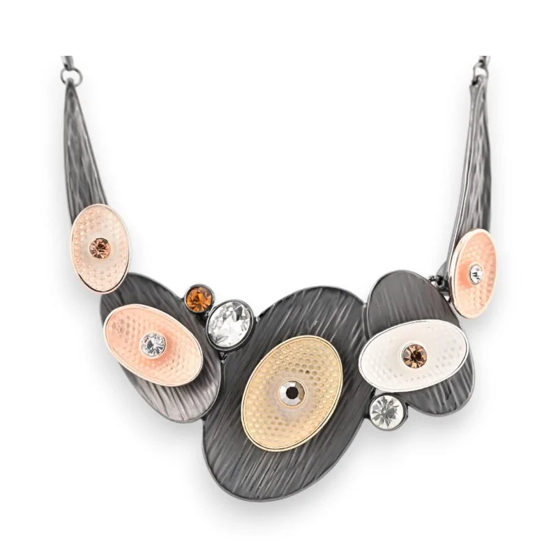 Collier contemporain nuances de beige de chez  Belle Miss