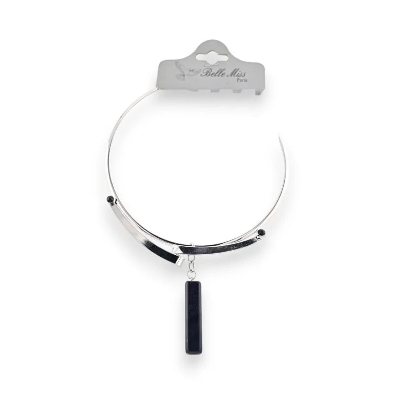Collier ras de cou argenté avec pendentif noir rectangulaire, design épuré et moderne