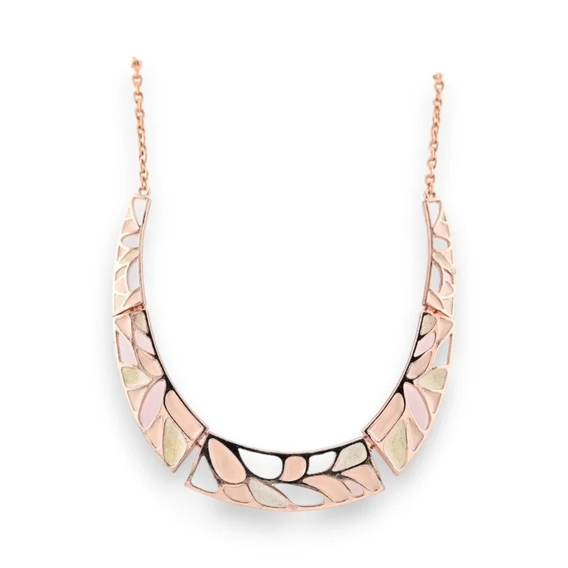 Collier cuivré rosé en forme de croissant avec motif mosaïque délicat, style élégant