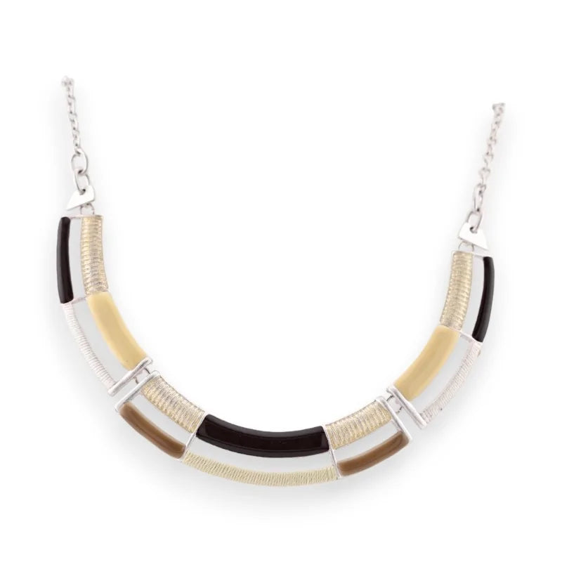 Collier semi-rigide argenté avec segments beiges, noirs et blancs en demi-cercle
