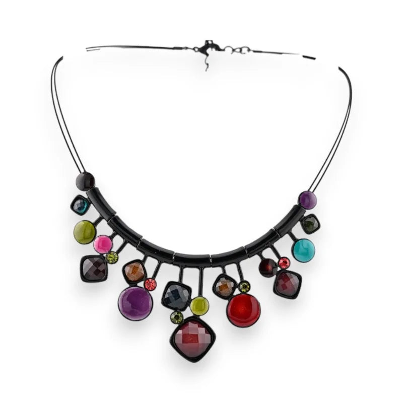 Collier fantaisie avec pendentifs colorés en forme de cercles et carrés sur cordon noir