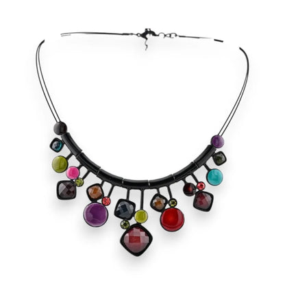 Collier fantaisie avec pendentifs colorés en forme de cercles et carrés sur cordon noir