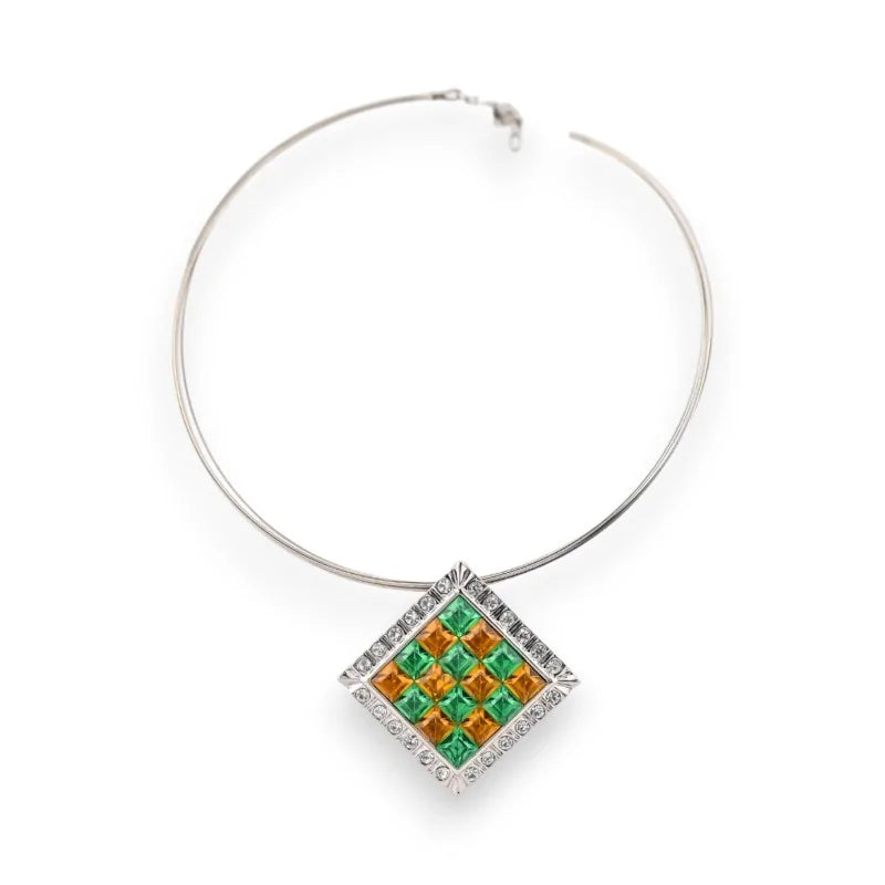 Collier ras-de-cou argent avec pendentif losange orné de strass orange et vert