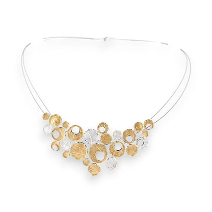 Collier moderne argenté et doré avec motif de cercles et pierres, style contemporain