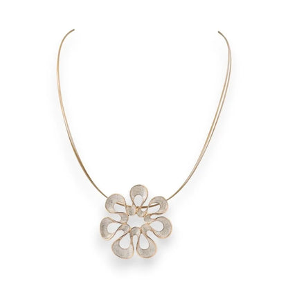 Collier pendentif fleur dorée ajourée sur chaîne fine, bijou élégant style Ikita