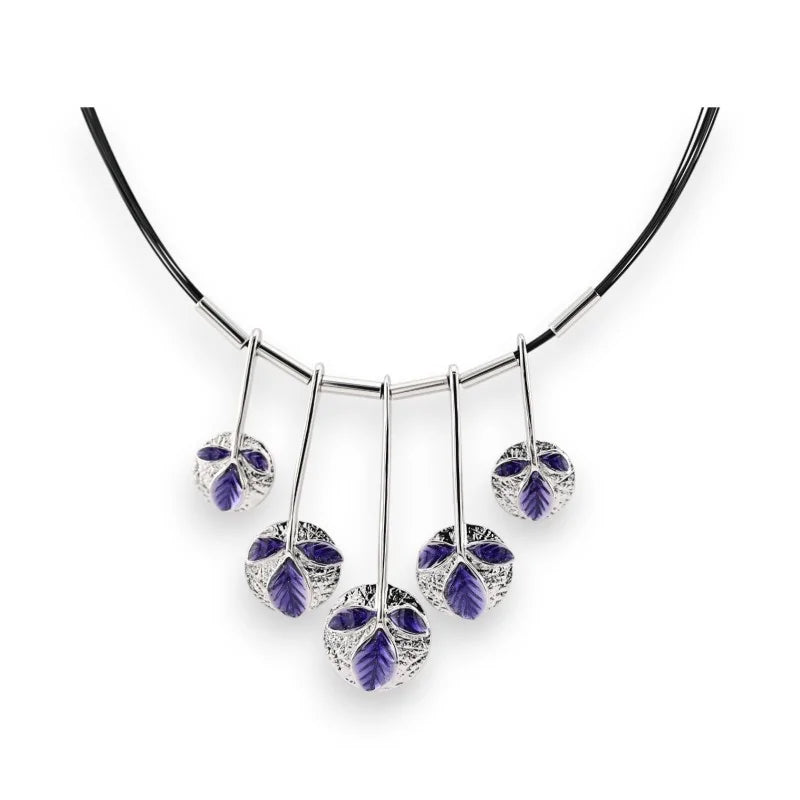Collier argenté avec pendentifs feuilles violettes Ikita sur cordon noir