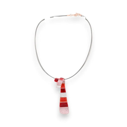 Collier pendentif géométrique en dégradé de rouge, design moderne et épuré