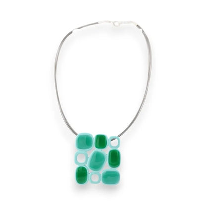 Collier avec pendentif carré géométrique argenté et vert, motif abstrait de rectangles