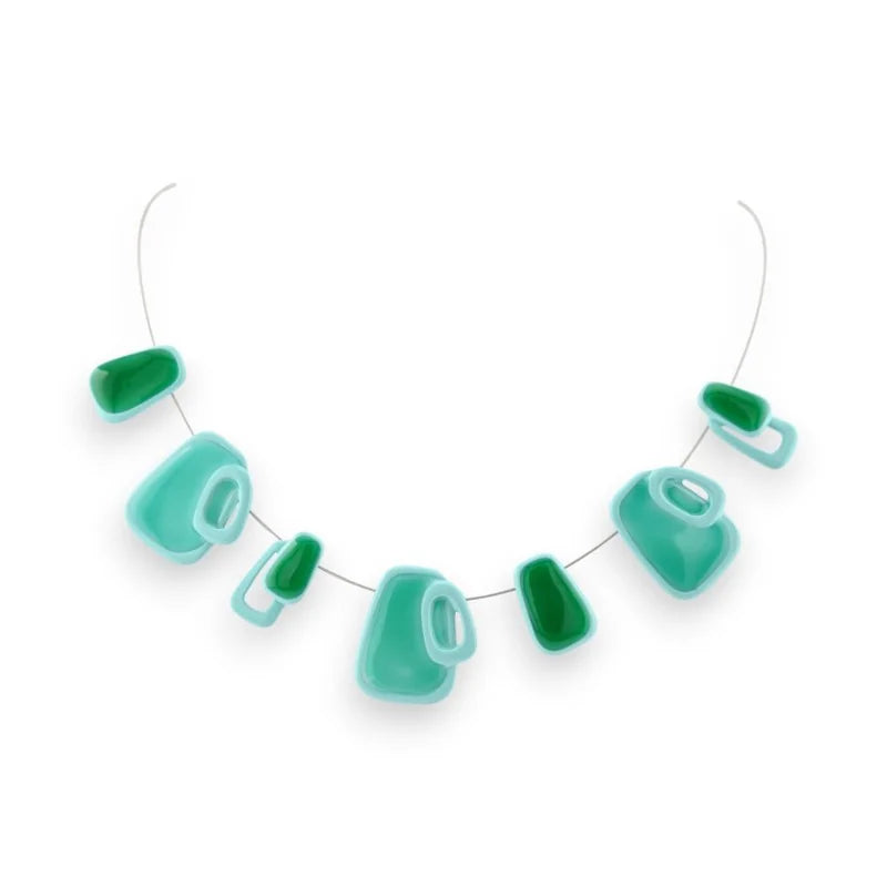 Collier argenté avec perles turquoise et vertes de forme irrégulière, style moderne ...