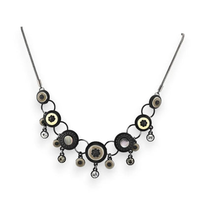 Collier fantaisie Ikita à cercles modernes noirs et blancs avec pendentifs