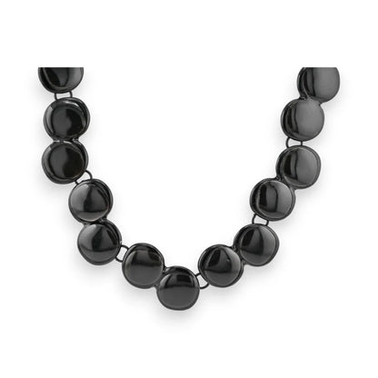 Collier fantaisie composé de perles noires rondes et brillantes reliées en chaîne