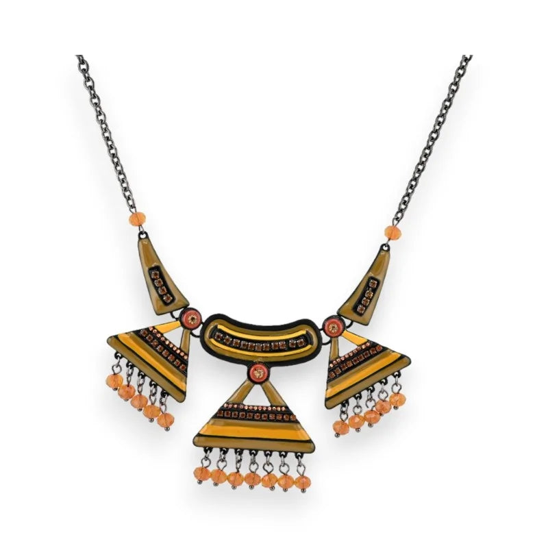 Collier ethnique médaillon moutarde et noir avec pendentifs triangulaires et perles