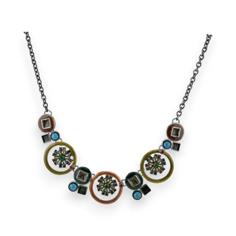 Collier fantaisie avec médaillons colorés automnaux et perles sur chaîne noire
