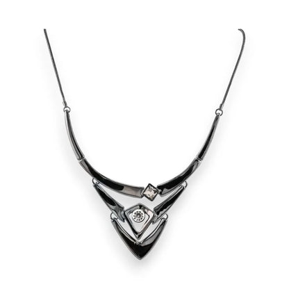 Collier fantaisie élégant avec pendentif géométrique noir et argent orné de cristaux