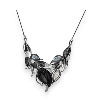 Collier feuillage fantaisie noir et gris avec motifs de feuilles stylisées en métal