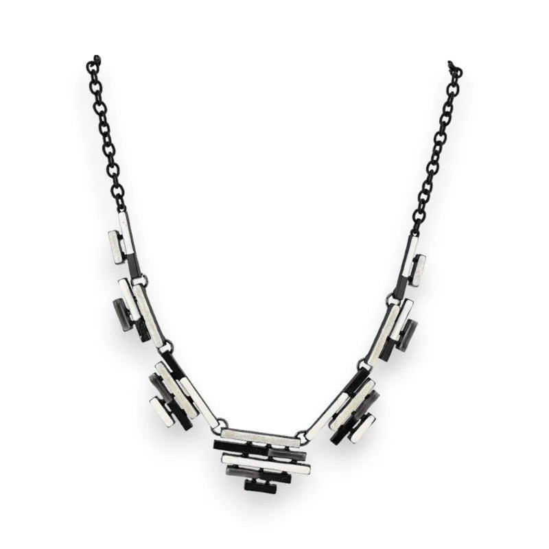 Collier moderne géométrique noir et blanc avec pendentifs rectangulaires sur chaîne ...