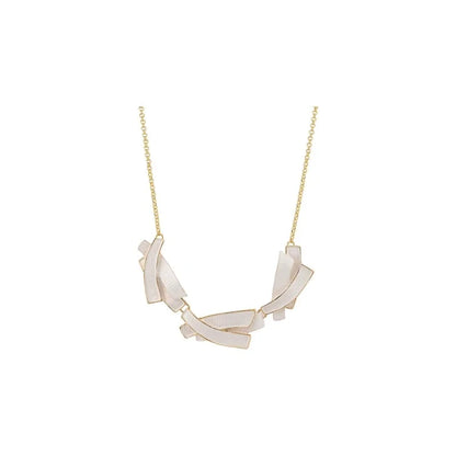 Collier fantaisie médaillon graphique blanc cassé Ikita, design moderne sur chaîne d...