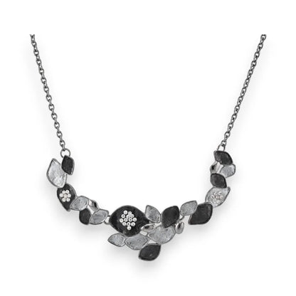 Collier fantaisie floral métallisé gris et noir avec chaîne et pendentifs en forme d...