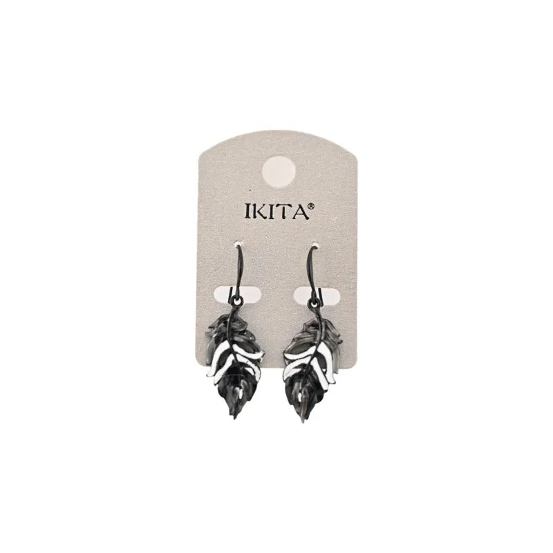 Boucles d'oreilles plume métal noir et blanc de chez Ikita