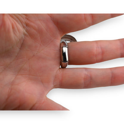 Bague fantaisie argentée strass et  pierres noires