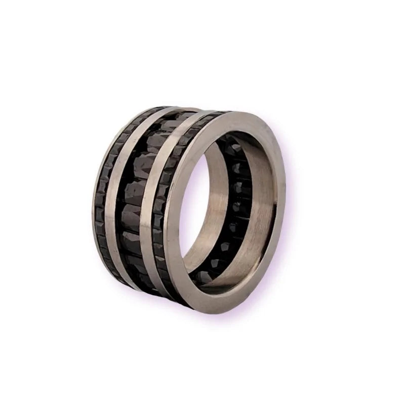 Bague tendance en argent avec deux rangées de pierres noires, design moderne et élégant