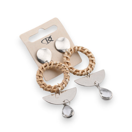 Boucle d'oreille fantaisie pendante argentée et osier géométrie