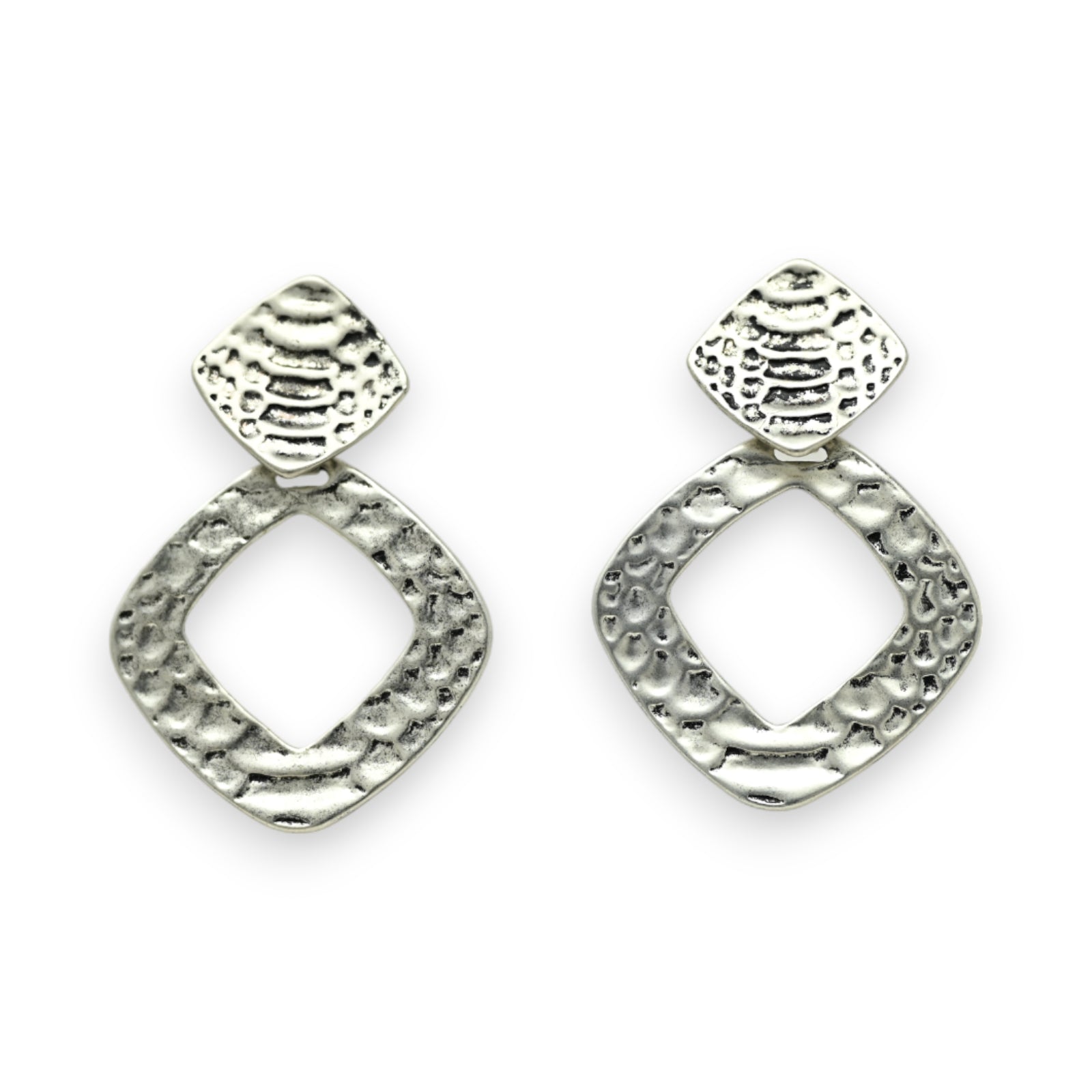 Boucles d'oreilles fantaisies argentées brossées et martelées